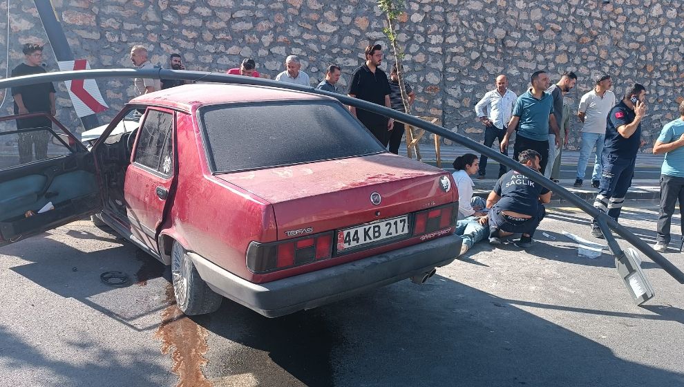 Battalgazi'de Trafik Kazası: 4 Kişi Hastaneye Kaldırıldı!