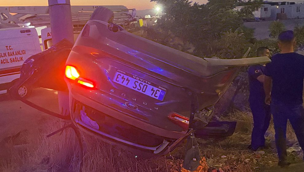 Otomobilin takla atarak ters dönmesi sonucu 3 kişi yaralandı