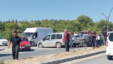 Malatya'da 4 Araç Çarpıştı, 9 Kişi Yaralandı 