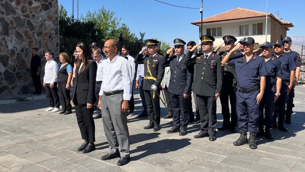 Doğanyol ve Pütürge'de Zafer Bayramı Çelenk Sunma Törenleri Düzenlendi