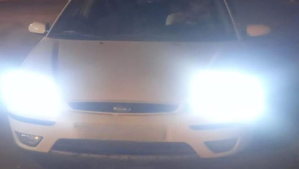Trafik ekipleri araçların farına bakıyor