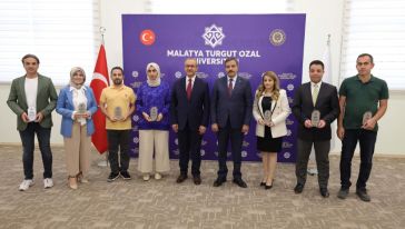 MTÜ'de 12 Akademisyene Ödül 