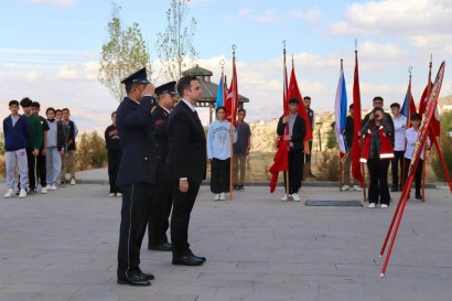 Doğanyol ve Pütürge’de 29 Ekim Coşkusu: Atatürk Anıtı’na Çelenk Sunuldu