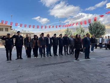 Doğanyol ve Pütürge’de 29 Ekim Coşkusu: Atatürk Anıtı’na Çelenk Sunuldu