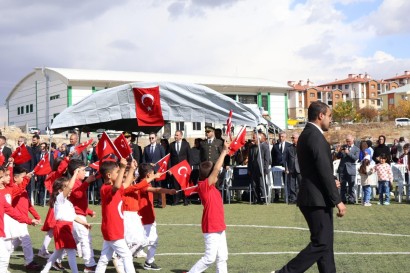  Pütürge'de Birlik ve Gurur İçinde Cumhuriyet Kutlaması