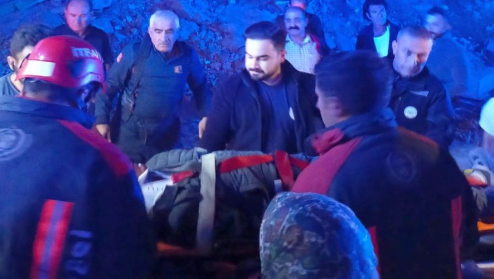 Asansörden düşen işçi ağır yaralandı