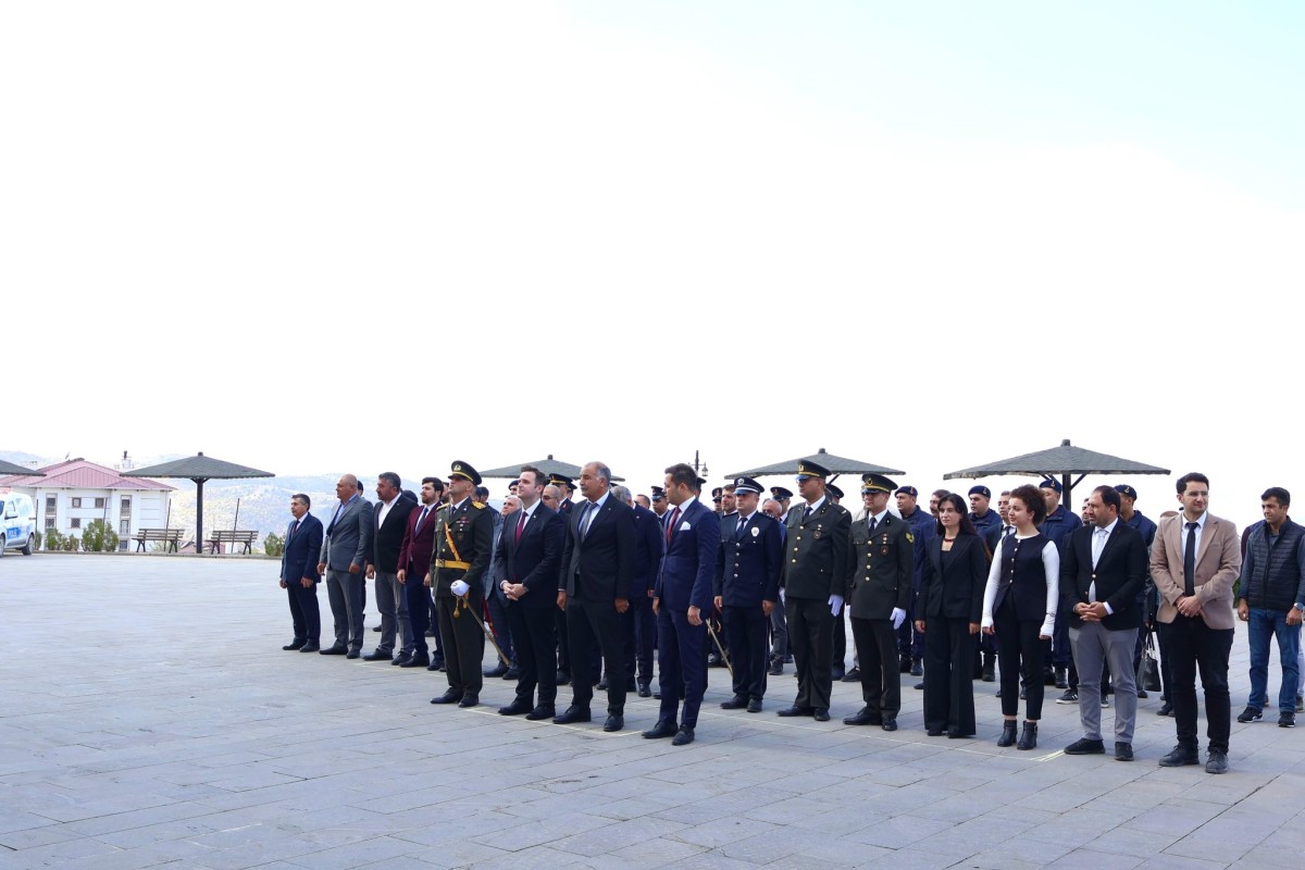 Doğanyol ve Pütürge'de 29 Ekim Coşkusu: Atatürk Anıtı'na Çelenk Sunuldu