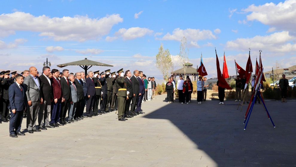 Doğanyol ve Pütürge'de 29 Ekim Coşkusu: Atatürk Anıtı'na Çelenk Sunuldu