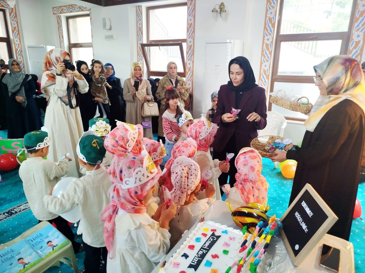 Doğanyol'da Geleneksel Bed-i Besmele Coşkusu: Minikler Dualarla Derse Başladı.