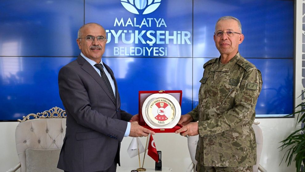 Korgeneral Zorlu Topaloğlu’nu büyükşehirde ağırladı