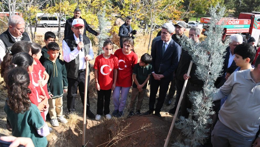 Malatya’da 102 Öğrenci 102 Fidan Dikti