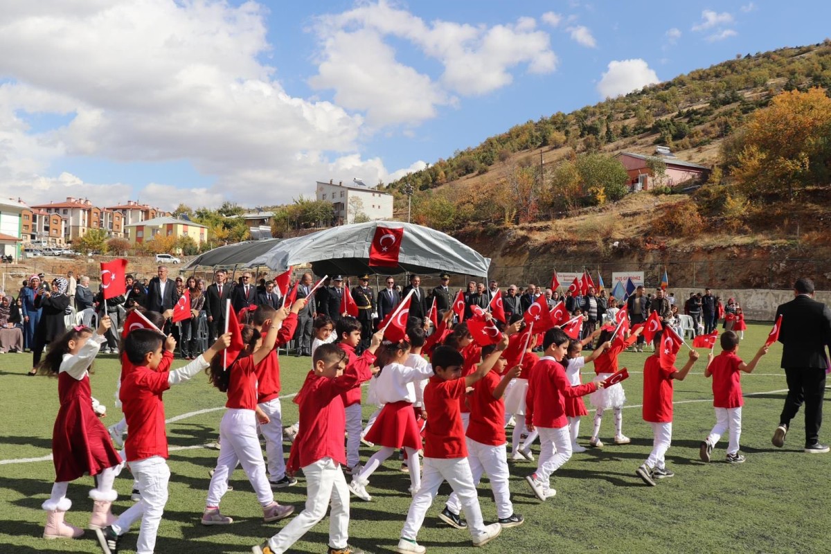 Pütürge'de Birlik ve Gurur İçinde Cumhuriyet Kutlaması