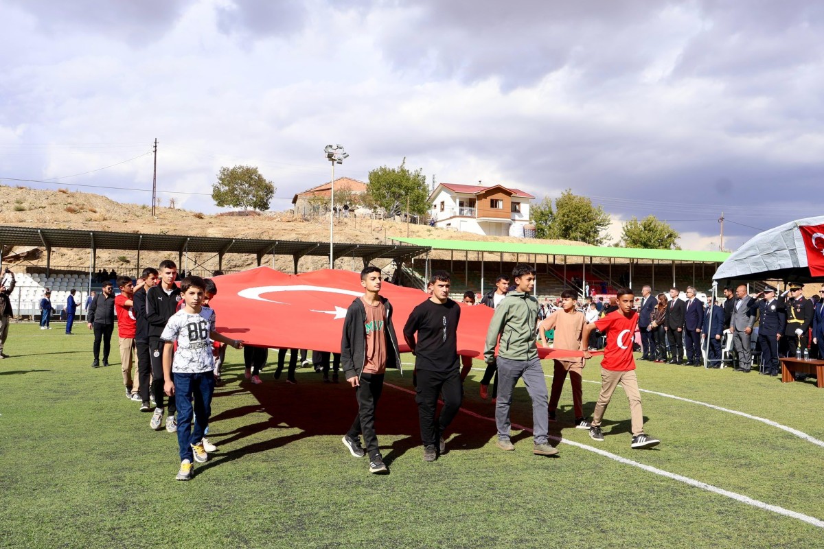 Pütürge'de Birlik ve Gurur İçinde Cumhuriyet Kutlaması