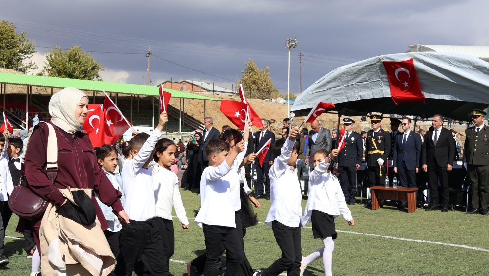 Pütürge'de Birlik ve Gurur İçinde Cumhuriyet Kutlaması