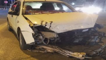 Çöşnük Kavşağında Kaza: 3 Yaralı Var