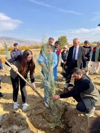 Doğanyol’da “Şahidimiz Toprak, İmzamız Fidan” Kampanyasına Yoğun Katılım