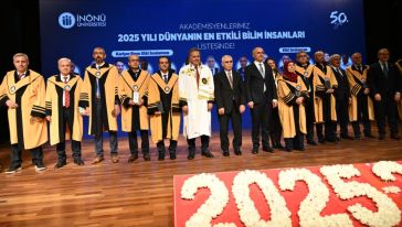 İnönü Üniversitesi'nde Akademisyenlere Plaket Takdimi
