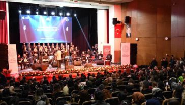 Maarif Korosu Ayakta Alkışlandı