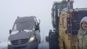Pütürge'de Nemrut Dağı'na çıkan turistler mahsur kaldı