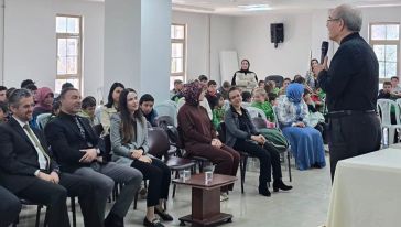 Yazar Halit Ertuğrul Doğanyol'da Öğrencilerle Buluştu