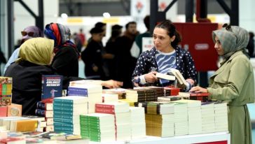 Yazar ve sanatçılardan yoğun ilgi