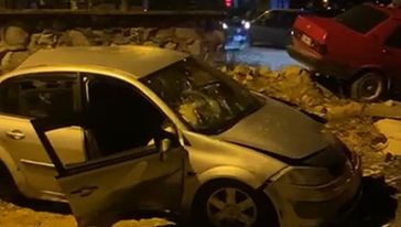 Yeşilyurt’ta Kavşakta İki Otomobil Çarpıştı: 3 Yaralı