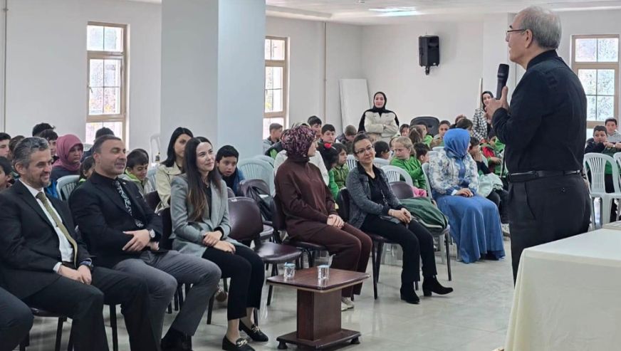 Yazar Halit Ertuğrul Doğanyol'da Öğrencilerle Buluştu