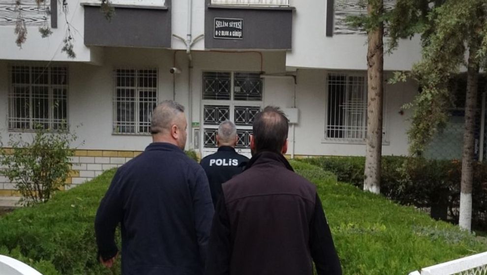 Kendisi baygın, mutfak tüpünün açık olduğu tespit edildi