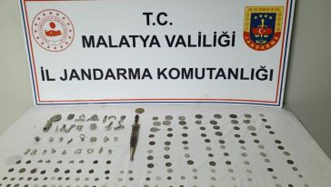 144 adet sikke, 1 adet kama, 28 adet tarihi obje bulundu