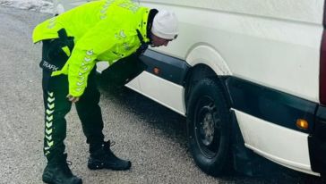 Trafikte Güvenli Sürüş İçin Kış Lastiği Denetimi