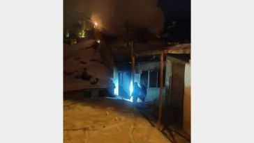 Yangına 5 araç ve 13 personelle müdahale edildi