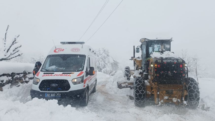 Pütürge'de Yol Açma Sırasında Çığ Meydana Geldi