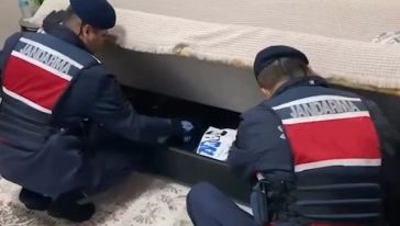 Aramada 1.454 adet sentetik ecza hapı ele geçirildi