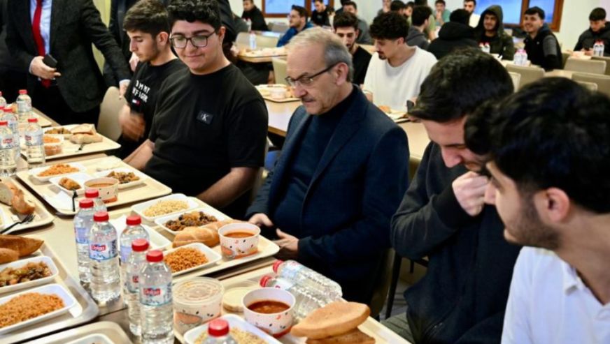 Vali Yavuz, üniversite öğrencilerini yalnız bırakmadı