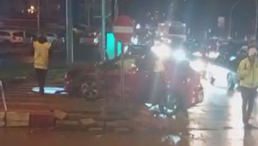 Malatya'da iki otomobil çarpıştı, 5 kişi hastaneye kaldırıldı