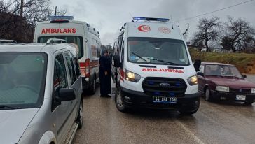  Zincirleme trafik kazasında 4 kişi yaralandı. 