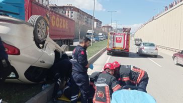 Alt Geçitte Trafik Kazası: 2 Yaralı