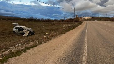 Malatya'da Tarlaya Uçan Otomobildeki 3 Kişi Yaralandı