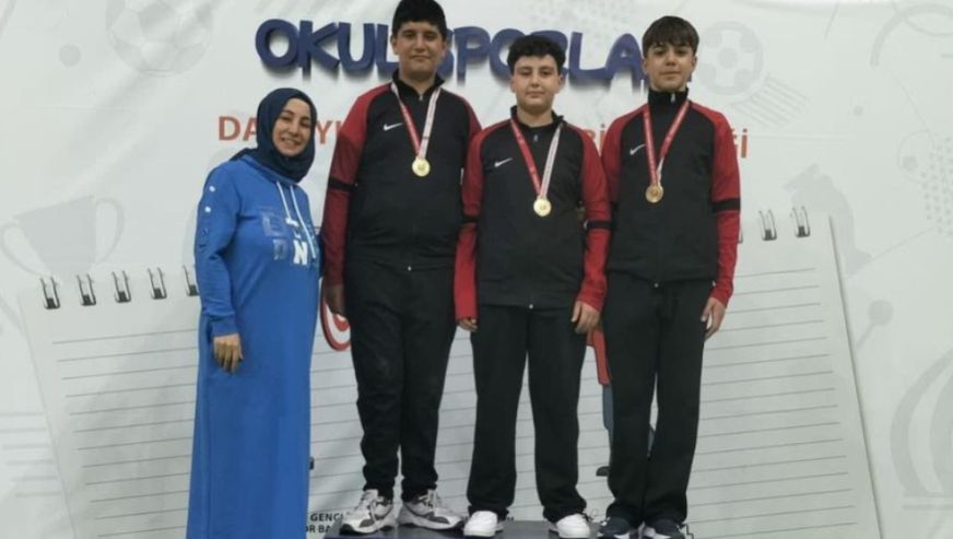 İki okul, Malatya'ya iki ayrı birincilik kupası kazandırdı