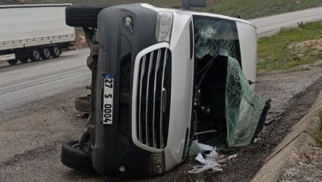 Malatya-Adıyaman Karayolunda Minibüs Devrildi: 11 Yaralı