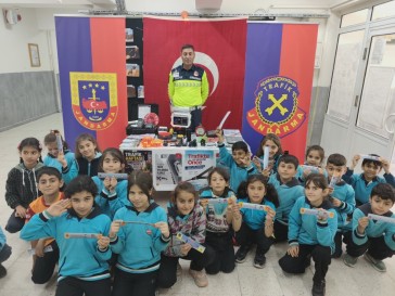 Pütürge Jandarmasından Öğrencilere Trafik Eğitimi