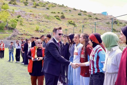 Pütürge'de 19 Mayıs Coşkusu: İlçe Stadyumu Renkli Görüntülere Sahne Oldu