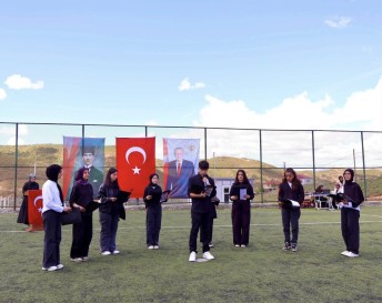 Pütürge'de 19 Mayıs Coşkusu: İlçe Stadyumu Renkli Görüntülere Sahne Oldu