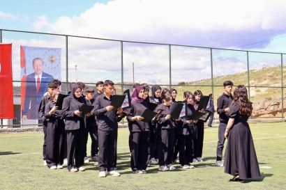 Pütürge'de 19 Mayıs Coşkusu: İlçe Stadyumu Renkli Görüntülere Sahne Oldu