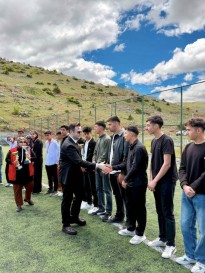 Pütürge'de 19 Mayıs Coşkusu: İlçe Stadyumu Renkli Görüntülere Sahne Oldu
