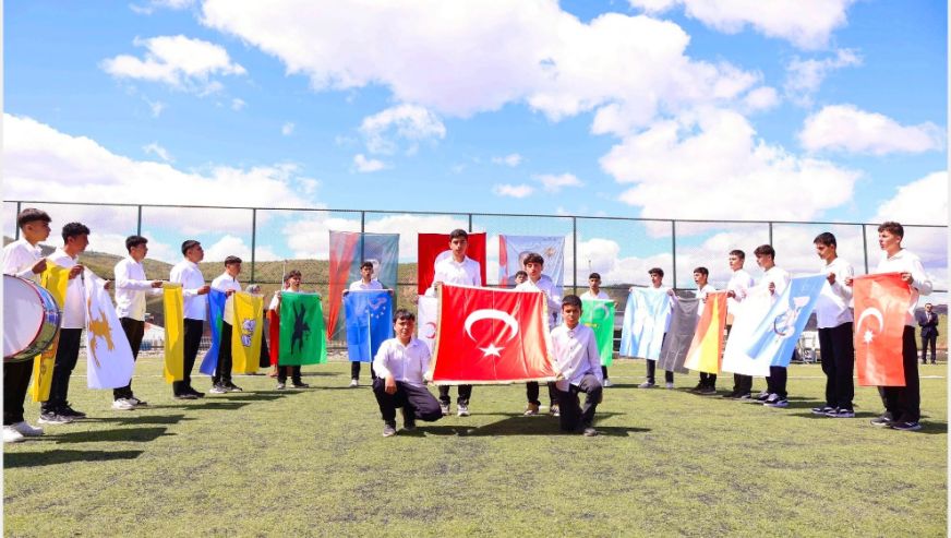 Pütürge'de 19 Mayıs Coşkusu: İlçe Stadyumu Renkli Görüntülere Sahne Oldu